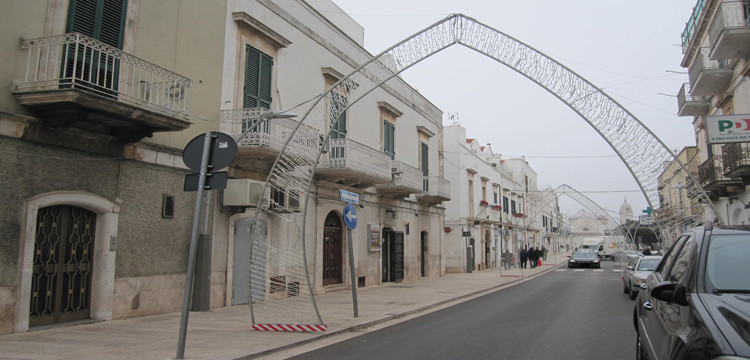 Urti e danneggiamenti, luminarie nel mirino Urti e danneggiamenti, luminarie nel mirino