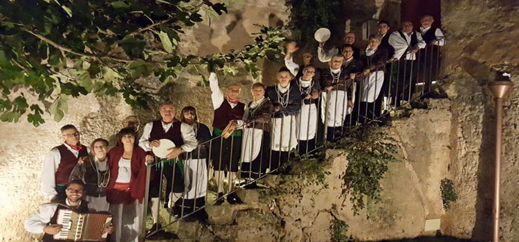 Il gruppo folk La Murgia a Bari per San Nicola