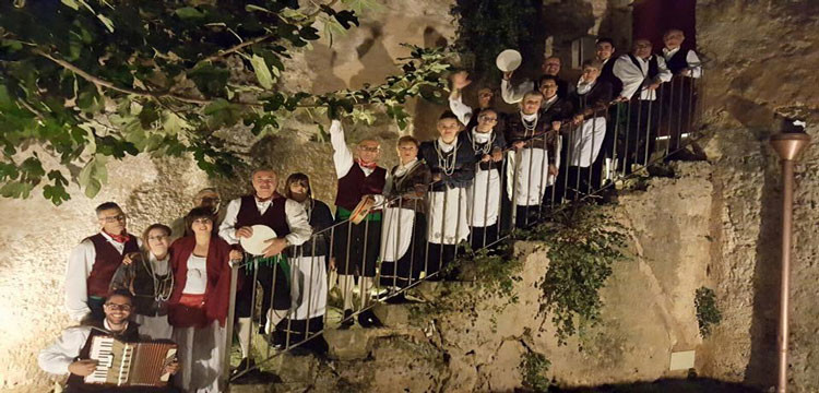 Il gruppo folk La Murgia a Bari per San Nicola Il gruppo folk La Murgia a Bari per San Nicola