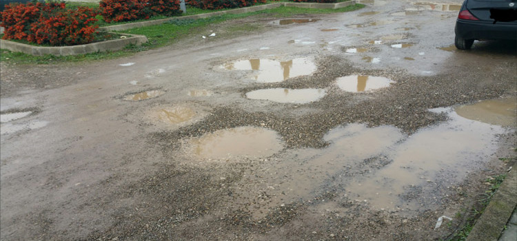 Buche stradali all’interno del parcheggio del cimitero comunale, FI Giovani scrive al sindaco