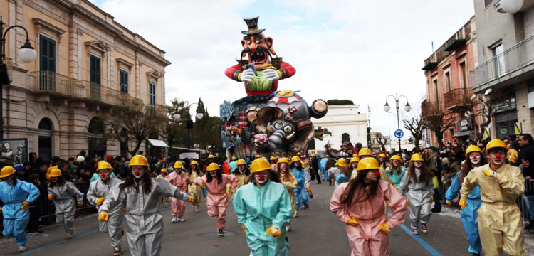 Carnevale di Putignano, le sfilate e gli appuntamenti da non perdere Carnevale di Putignano, le sfilate e gli appuntamenti da non perdere