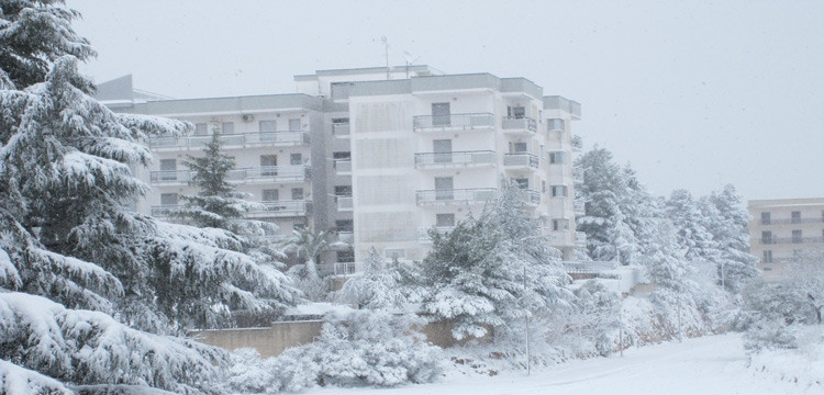 Noci imbiancata, scuole chiuse Noci imbiancata, scuole chiuse
