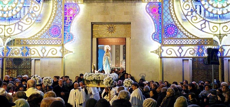 Grandi festeggiamenti in onore della Madonna di Lourdes Grandi festeggiamenti in onore della Madonna di Lourdes