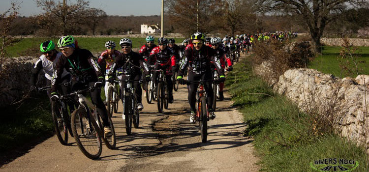 Magicamente tutti in bici: la tappa nocese accoglie 340 bikers