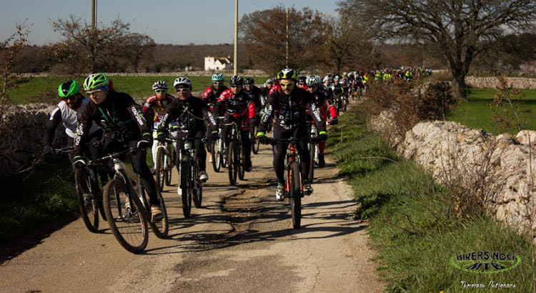 Magicamente tutti in bici: la tappa nocese accoglie 340 bikers