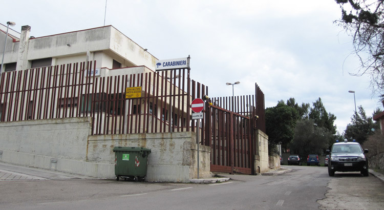 Tentativo di furto ad azienda, carabinieri mettono in fuga i ladri