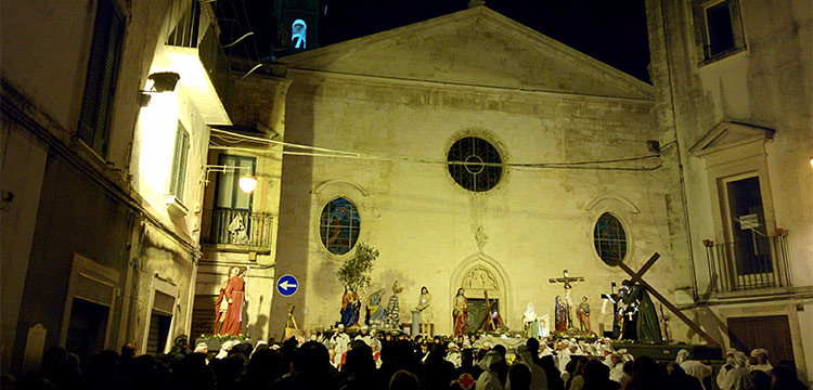 Processione dei Misteri 2016, Don Peppino: “Il messaggio delle statue è la misericordia” Processione dei Misteri 2016, Don Peppino: “Il messaggio delle statue è la misericordia”