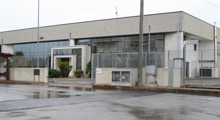 Tentata razzia alla zona industriale, ladri a caccia di attrezzature atte allo scasso