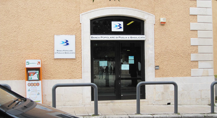 Rapina alla BP di Puglia e Basilicata, caccia ai fuggitivi Rapina alla BP di Puglia e Basilicata, caccia ai fuggitivi