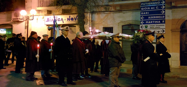 Il significato dei riti pasquali a Noci: Altari delle Reposizione e Via Crucis Il significato dei riti pasquali a Noci: Altari delle Reposizione e Via Crucis