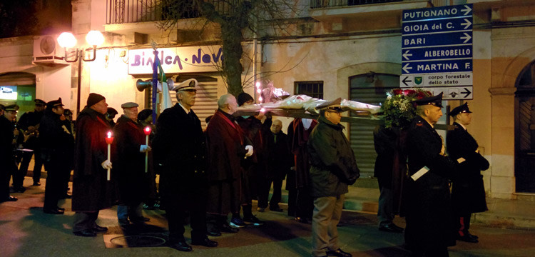 Il significato dei riti pasquali a Noci: Altari delle Reposizione e Via Crucis