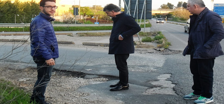Buca allo svincolo della SP237, Carrieri: “provvedimento di somma urgenza”