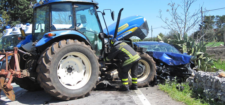 Frontale sulla Noci-Gioia, coinvolti tre nocesi
