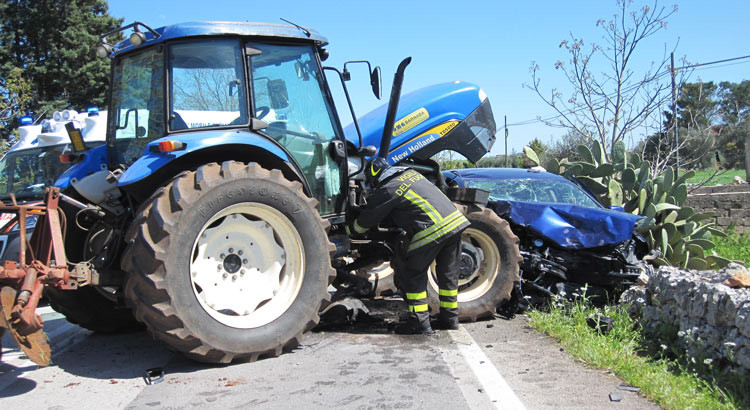 Frontale sulla Noci-Gioia, coinvolti tre nocesi
