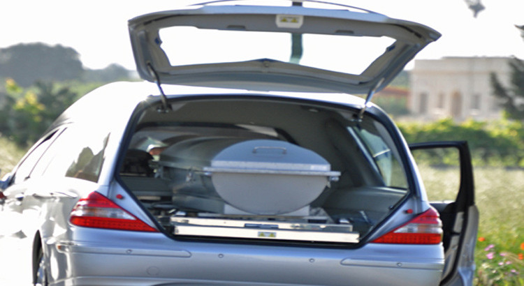 Documentazione irregolare, sequestrato carro funebre Documentazione irregolare, sequestrato carro funebre