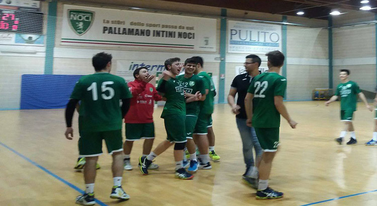 Pallamano Noci Under 18 campione regionale Pallamano Noci Under 18 campione regionale