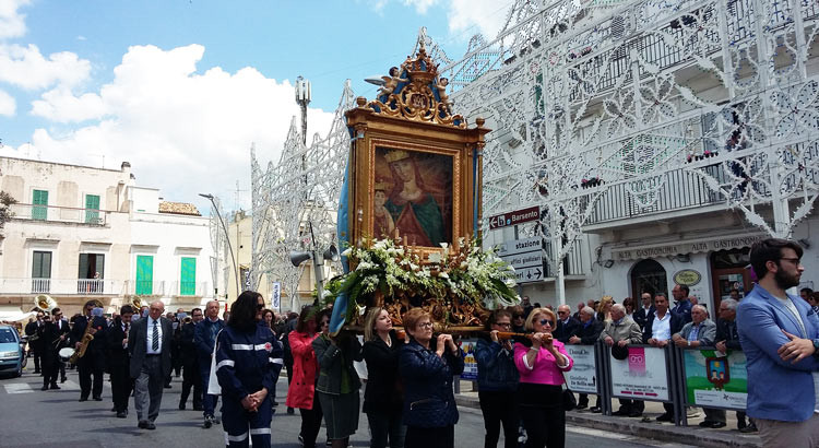 Il “giochetto” della processione di gala