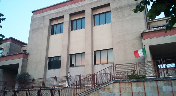 Furti nelle scuole: 21 nuovi pc per la “Positano” Furti nelle scuole: 21 nuovi pc per la “Positano”