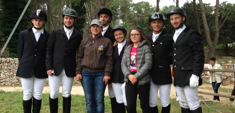 Dressage: il Circolo Ippico Monaci fa incetta di medaglie al “Trofeo delle Murge” Dressage: il Circolo Ippico Monaci fa incetta di medaglie al “Trofeo delle Murge”