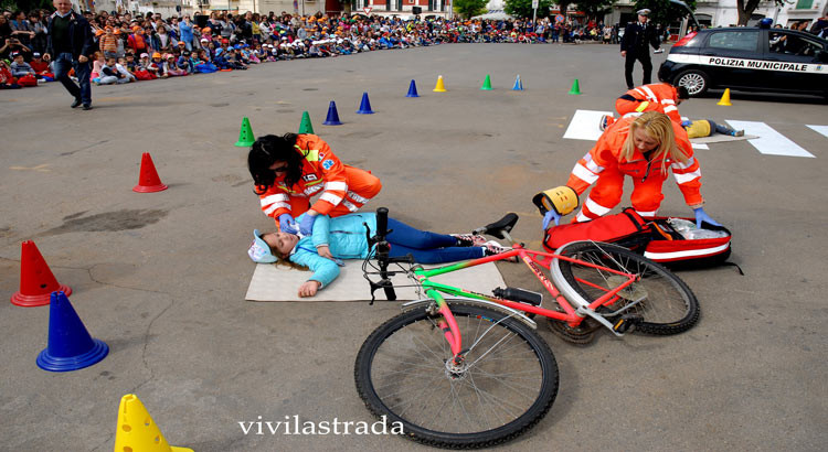“Dal banco alla strada”, la sicurezza stradale spiegata ai più piccoli “Dal banco alla strada”, la sicurezza stradale spiegata ai più piccoli