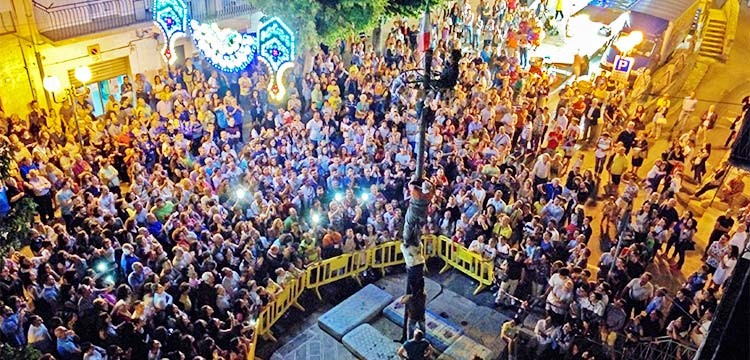 Festa rionale di San Giovanni, la tradizione prosegue tra fede e cuccagna