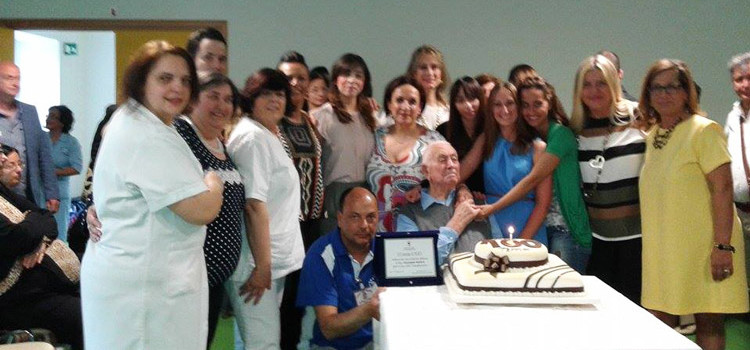 E nonno Peppino ne fa 100