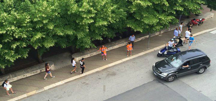 Lite tra giovanissimi in via Siciliani, spunta bastone in ferro Lite tra giovanissimi in via Siciliani, spunta bastone in ferro