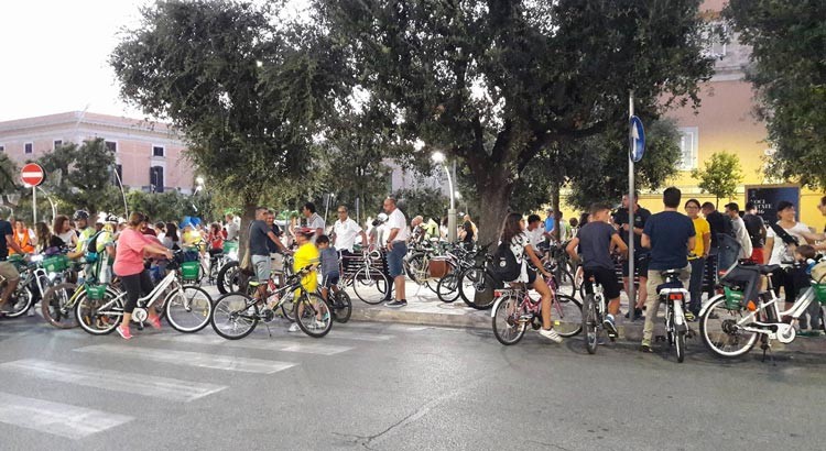 Pedalata sotto le stelle: terza edizione di successo