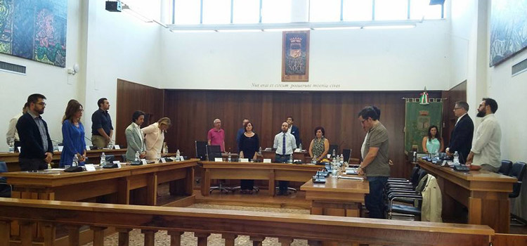 Il Consiglio in silenzio per le vittime innocenti della scorsa settimana Il Consiglio in silenzio per le vittime innocenti della scorsa settimana
