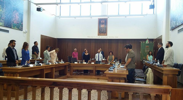 Il Consiglio in silenzio per le vittime innocenti della scorsa settimana Il Consiglio in silenzio per le vittime innocenti della scorsa settimana