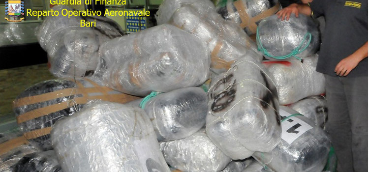 Maxi sequestro di droga: GDF sventa sbarco di marijuana sulle coste pugliesi