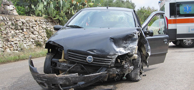 Incidente sulla provinciale per Barsento, ferito neopatentato