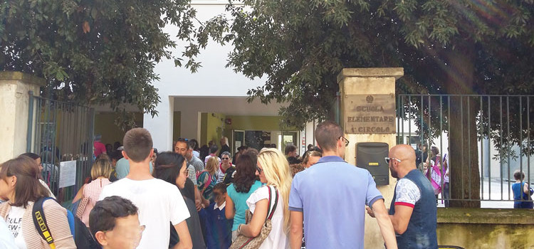 Caos alla scuola “Cappuccini” Caos alla scuola “Cappuccini”