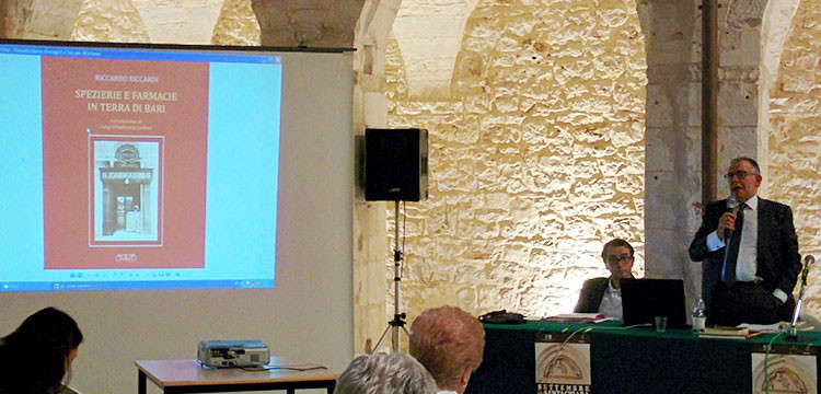 Presentato a Noci il libro “Spezierie e farmacie in Terra di Bari” di Riccardo Riccardi Presentato a Noci il libro “Spezierie e farmacie in Terra di Bari” di Riccardo Riccardi