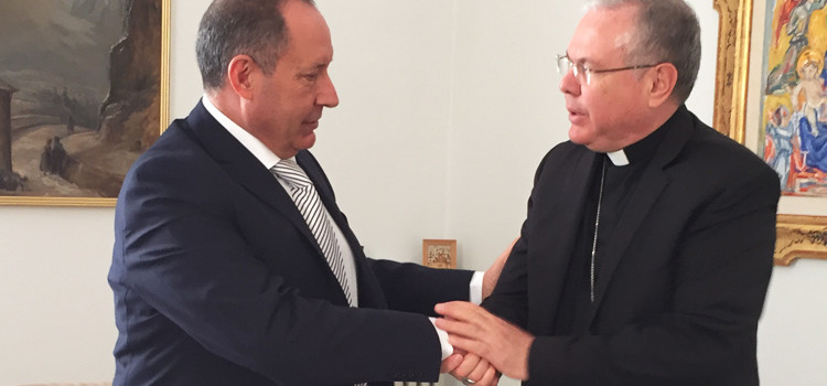 Arte: Vicenti incontra il vescovo Favale