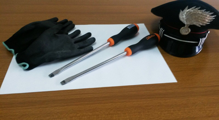 In giro con arnesi da scasso, denunciati pregiudicati baresi