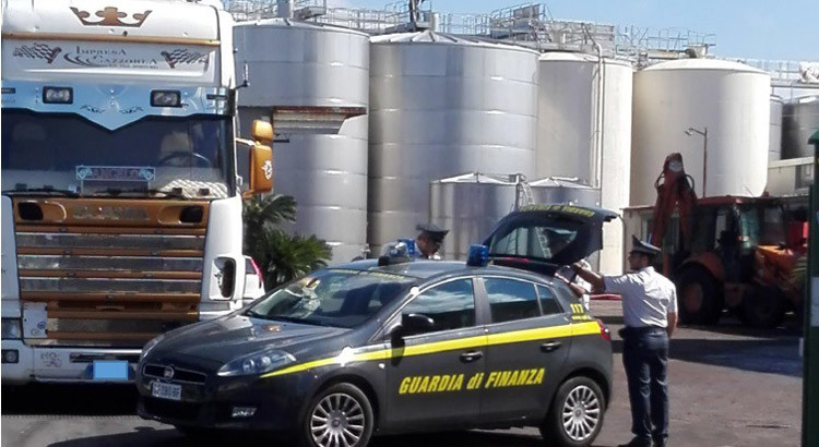 Antifrode: maxi sequestro di mosto di uve da tavola