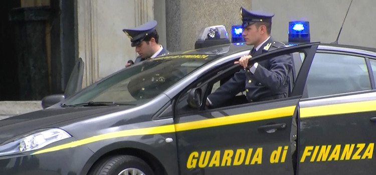 Truffa e auto-riciclaggio, un arresto e 16 indagati