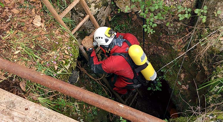 Puliamo il buio: a Civitella rinvenute carcasse, indumenti e canna di fucile