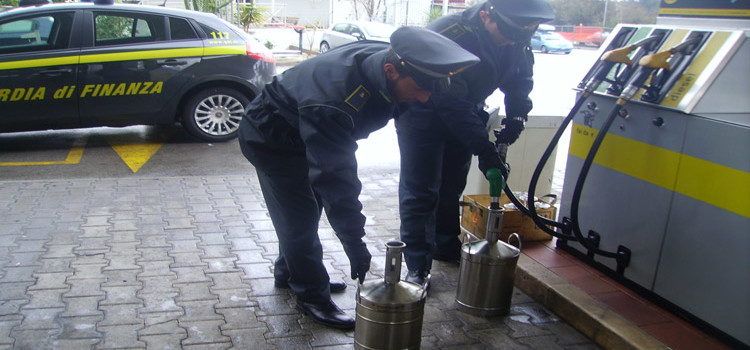 Piano di controllo su accise e distributori, sequestrati 8.300Lt di carburante