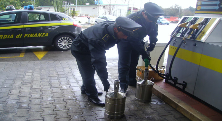 Piano di controllo su accise e distributori, sequestrati 8.300Lt di carburante
