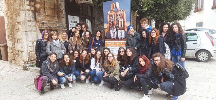 Liceali “a lezione” da De Chirico