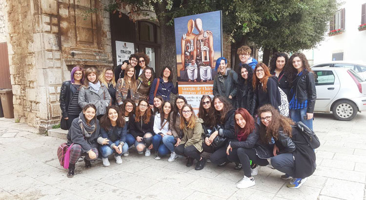 Liceali “a lezione” da De Chirico