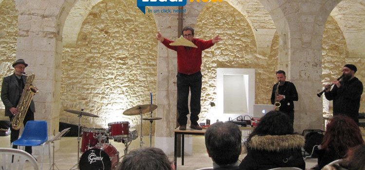 Noci Saxophone Pool, emozionante spettacolo di musica improvvisata Noci Saxophone Pool, emozionante spettacolo di musica improvvisata