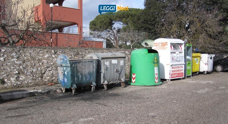 Atti incendiari, tre cassonetti dati alle fiamme