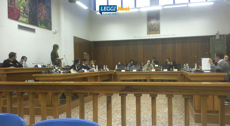 Consiglio Comunale: le opposizioni puntano i piedi, sbuca indagine sul Natale 2015 Consiglio Comunale: le opposizioni puntano i piedi, sbuca indagine sul Natale 2015