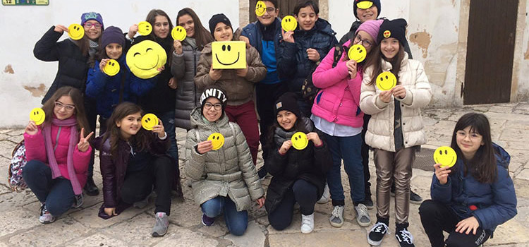 I ragazzi dell’ACR donano un sorriso ai cittadini nocesi I ragazzi dell’ACR donano un sorriso ai cittadini nocesi