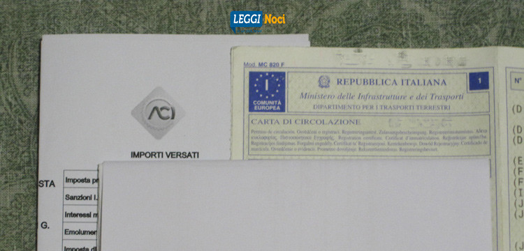 Arriva il documento unico per gli automobilisti: niente più libretto e CdP