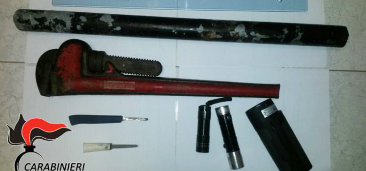 Sorpresi con arnesi da scasso, denunciati quattro pregiudicati
