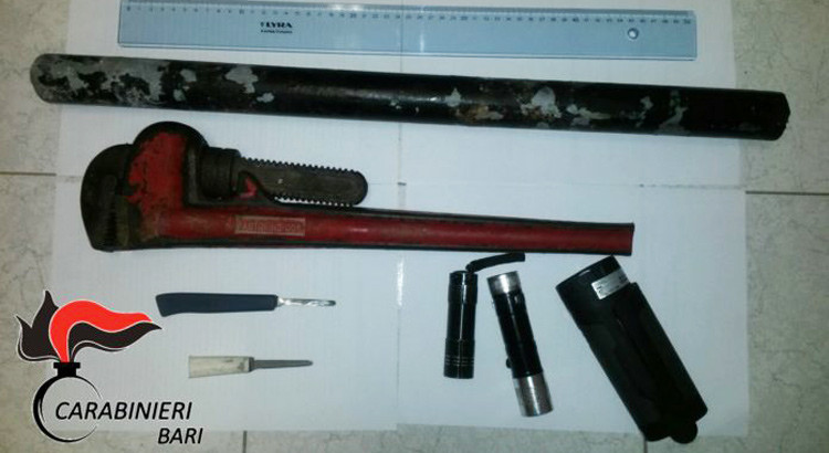 Sorpresi con arnesi da scasso, denunciati quattro pregiudicati